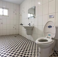 J Lin Hostel