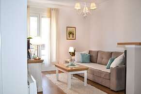 Happy Apartments