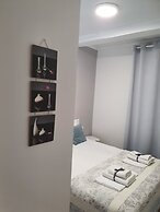 Happy Apartments