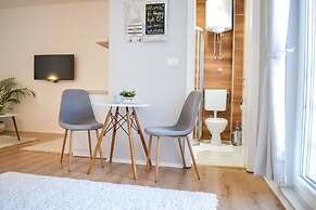 Happy Apartments