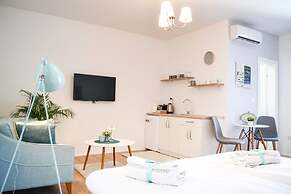 Happy Apartments