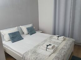 Happy Apartments