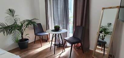Happy Apartments