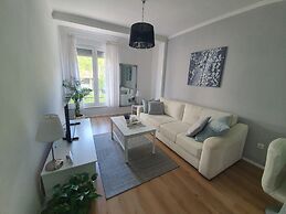 Happy Apartments
