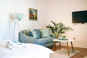 Happy Apartments