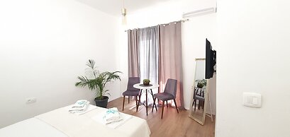 Happy Apartments