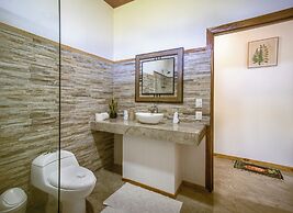 Cotingas Ocean View
