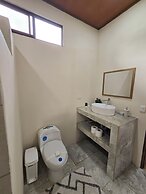 Cotingas Ocean View