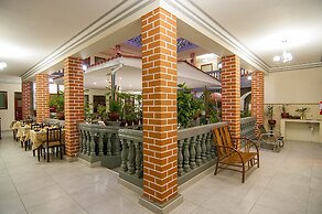 La Colmena Hotel