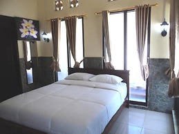 Villa Green House
