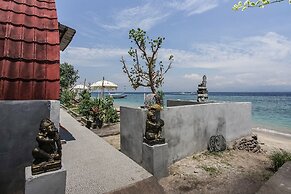 Road Beach Villa