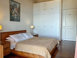 Anthoula's House
