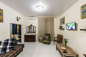 Antique Art Apartment at Khreschatyk