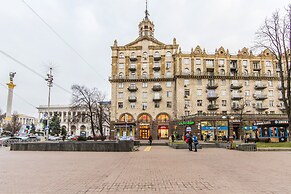 Antique Art Apartment at Khreschatyk