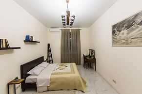 Antique Art Apartment at Khreschatyk