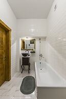 Antique Art Apartment at Khreschatyk