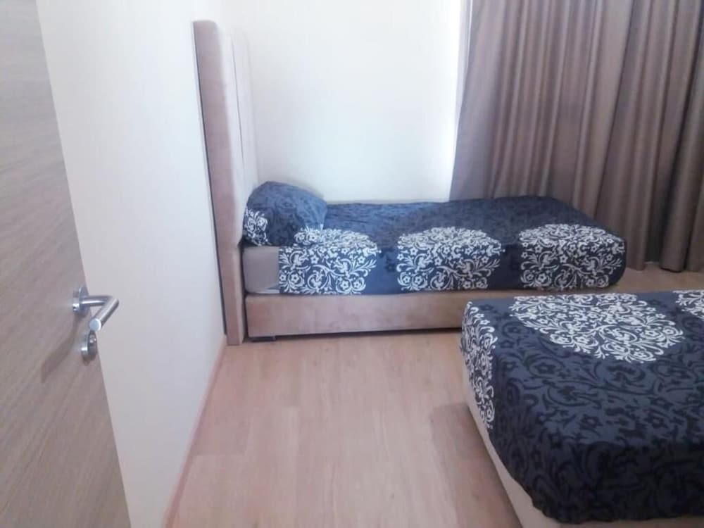 Jad Airport Luxury Apart Golf Pool