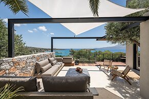 OPENNESS. House by the sea.