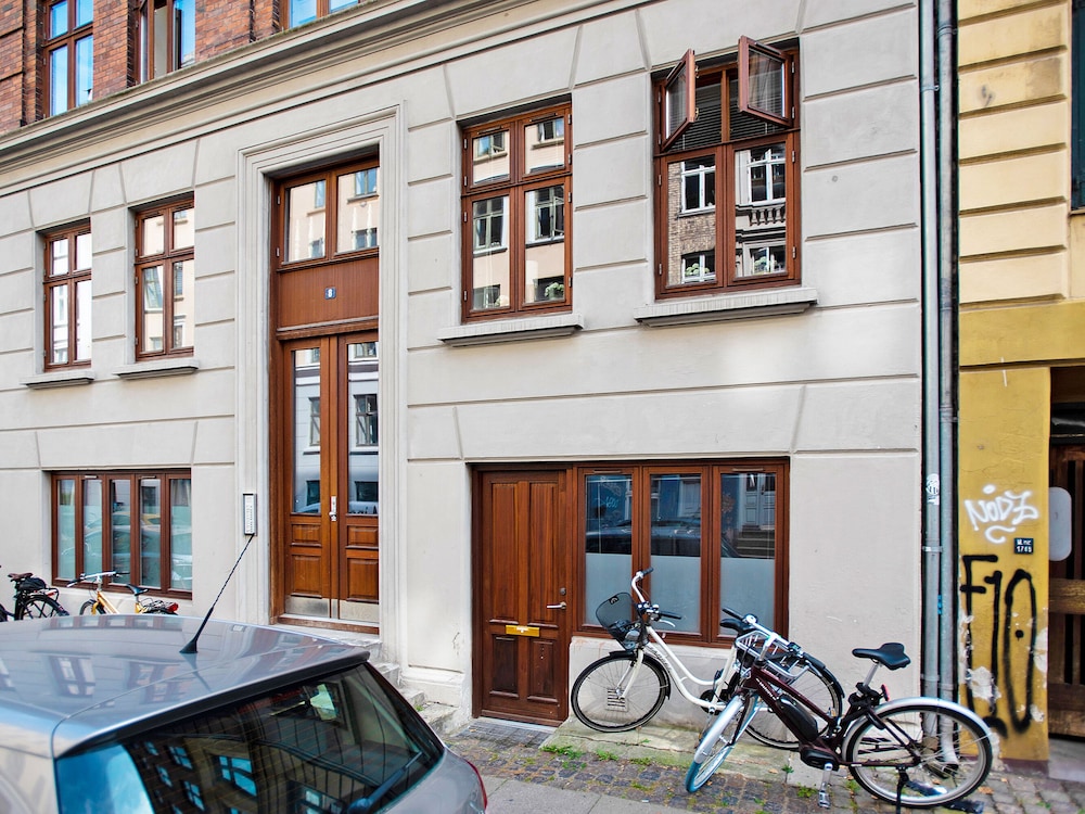 Park 1 - Lovely 1-bdr Apt Close to Metro