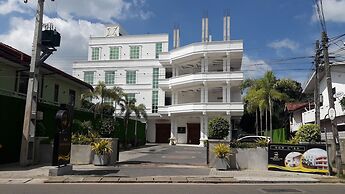 Hotel Akashayaam