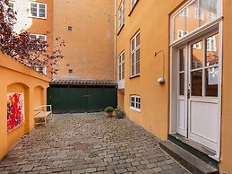Saint - Nice 1-bdr Apt by the Canals