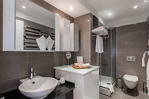 Aura Suites