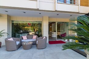 Aura Suites