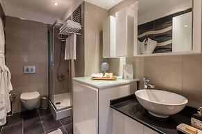 Aura Suites