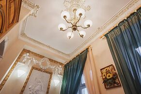 Apartment on Bakhrushina 28
