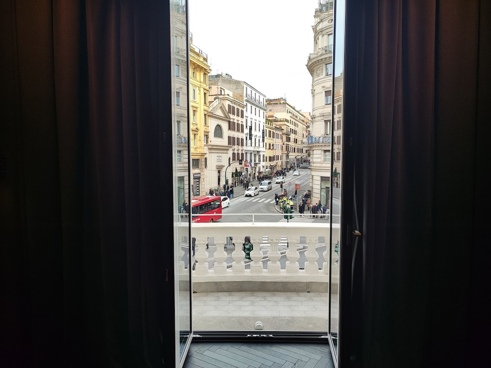 U-Visionary Roma Hotel
