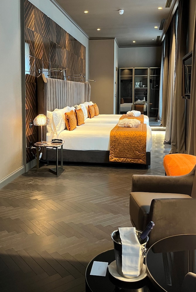 U-Visionary Roma Hotel