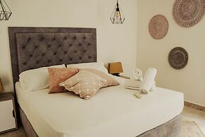 Amaranthus  Hotel