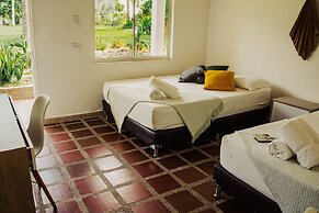 Amaranthus  Hotel