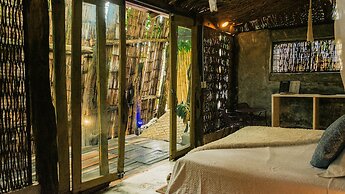 Amaranthus  Hotel