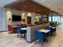 Holiday Inn Express & Suites Aurora by IHG