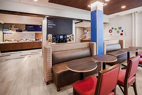 Holiday Inn Express & Suites Aurora by IHG