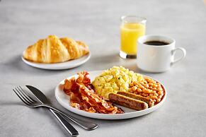 Holiday Inn Express & Suites Aurora by IHG