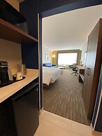 Holiday Inn Express & Suites Aurora by IHG
