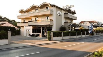 Hotel Holiday