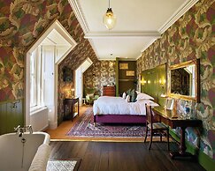 Foyers Lodge