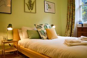 Central 3 Bedroom Next to Leafy Meadows