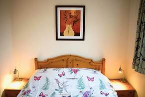 Welcoming and Homely 2 Bed in Central Location