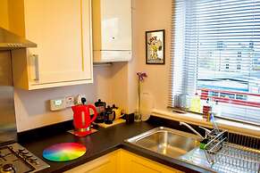 Welcoming and Homely 2 Bed in Central Location