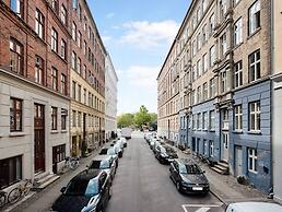 Park 2- Charming 1-bdr Apt Close to Metro