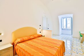 Della Monica Rooms