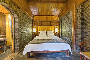 Lijiang Langyun Inn