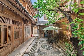 Lijiang Langyun Inn