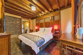 Lijiang Langyun Inn