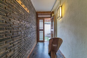 Lijiang Langyun Inn