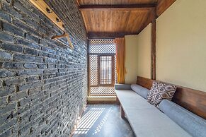 Lijiang Langyun Inn